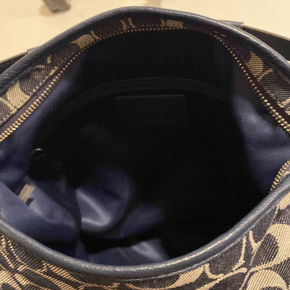 Coach Navy Denim Signature Hobo Handbag PRICE FIRM - Picture 10 of 10